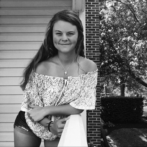 Meet your Posher, Amber - Picture 1 of 4